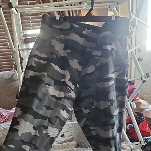 Duluth Trading Co Camo Leggings - Black and Gray